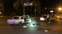 В Ростове машина опрокинулась на крышу после удара в дверь