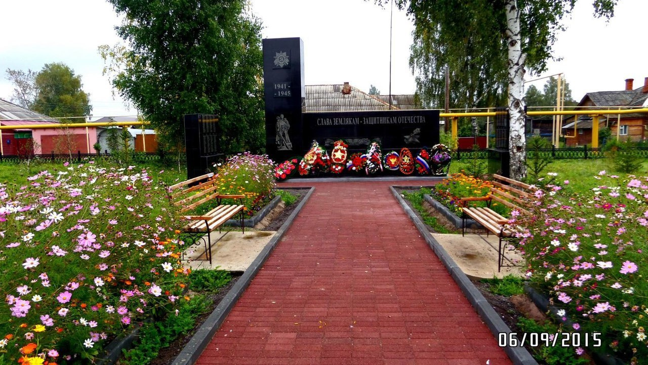 А через год при реставрации мемориального комплекса плиту убрали А через год при реставрации мемориального комплекса плиту убрали