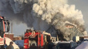 В ангаре на улице Карпогорской сгорело 18 транспортных средств