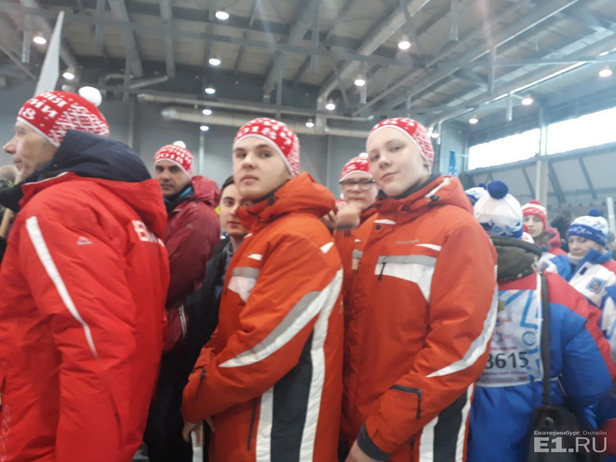 «Нужно участвовать и поддерживать наших лыжников, которых не пустили на Олимпиаду», — говорят ребята
