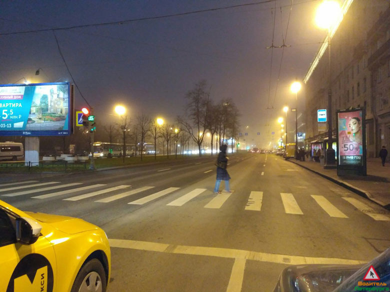 Московский проспект рано утром