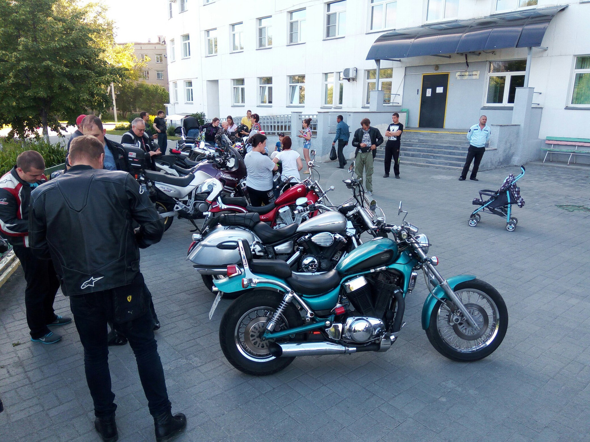 Челябинские мотоциклисты посетили детский онкодиспансер.