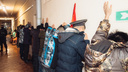 Облава у Кировского рынка: силовики в масках нашли нелегалов