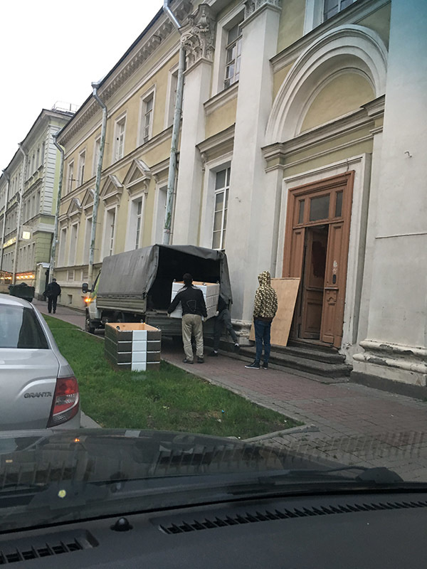 Школа кураторов выезжает с Миллионной