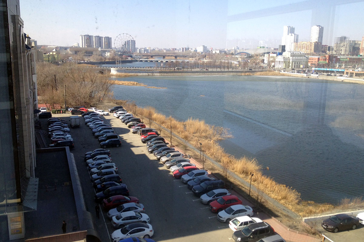 Офисные центры лишатся просторных парковок вдоль набережной реки Миасс