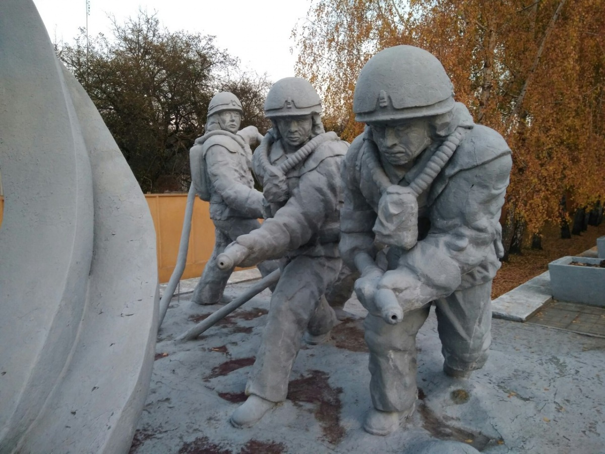 Памятник ликвидаторам катастрофы на ЧАЭС «Тем, кто спас мир»