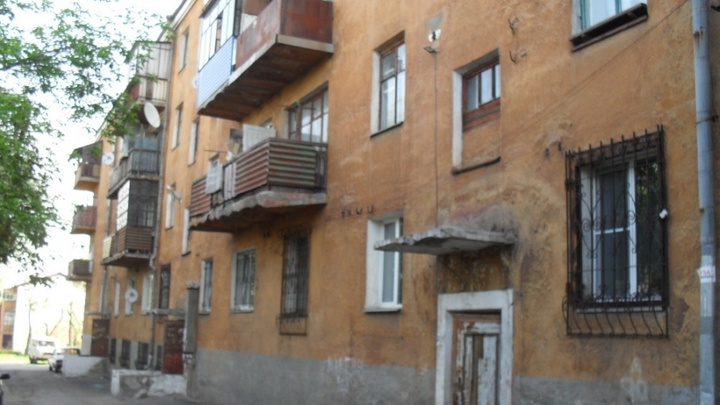 «Капремонт на крыше»: на Южном Урале в квартире на женщину обрушился потолок