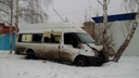 «Один разворачивался, второй обгонял»: в Челябинске две маршрутки не поделили дорогу