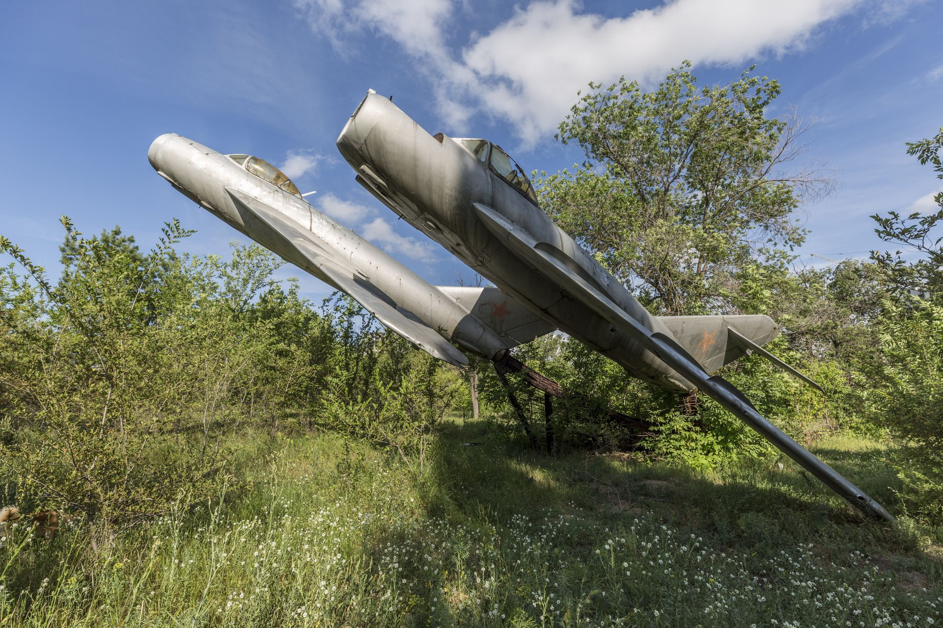 МиГ-15 и МиГ-19 еще совсем недавно были памятниками на руинах Качинского училища