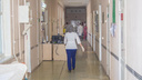 «Срочно — прививку!»: из-за нехватки мест больную корью положили в коридор