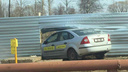 В Ярославской области такси влетело в железный забор: пострадали пассажиры