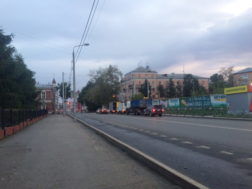 Автомобилисты могли спокойно добраться через центр города до работы