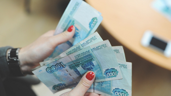 За один день тюменским приставам удалось взыскать с должников около одного миллиона рублей