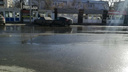 «Из нее хлещет вода»: на дороге у ЦУМ «Самара» появилась двухметровая трещина