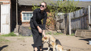 Елена Летучая выгуляла собак в ярославском приюте: фоторепортаж