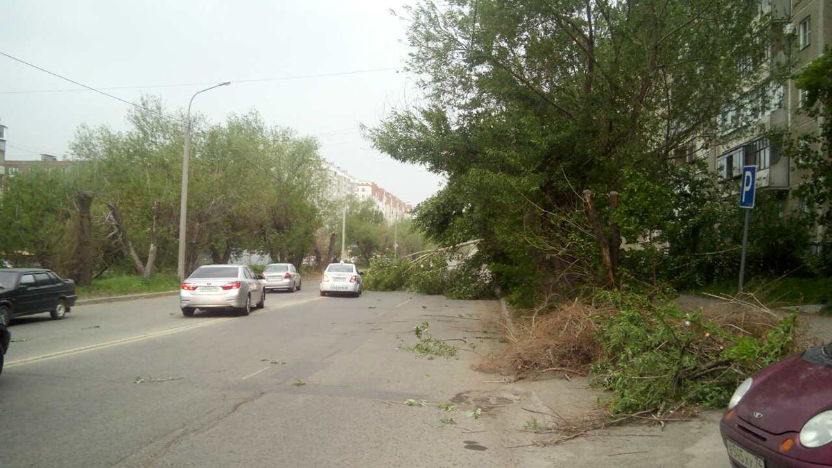 Сильнее остальных последствия урагана ощутили жители Тракторозаводского и Ленинского районов Челябинска