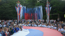В День России в парке на левом берегу Дона развернут флаг длиною 220 метров