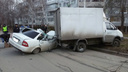 В Тольятти «Приора» залетела под стоящую «Газель»: легковушка всмятку
