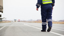 Со службы в больницу: на Южном Урале лихач прокатил полицейского на капоте «копейки»