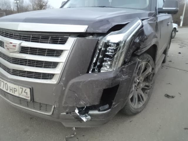 Cadillac подставился под удар Datsun Cadillac подставился под удар Datsun
