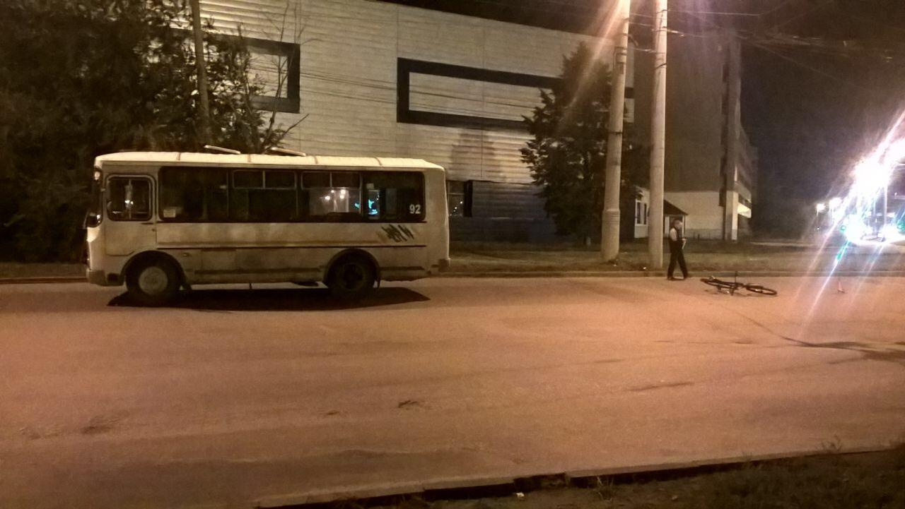 Автобус сбил велосипедиста на улице Машиностроителей