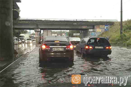 Перекресток Витебского проспекта и улицы Салова