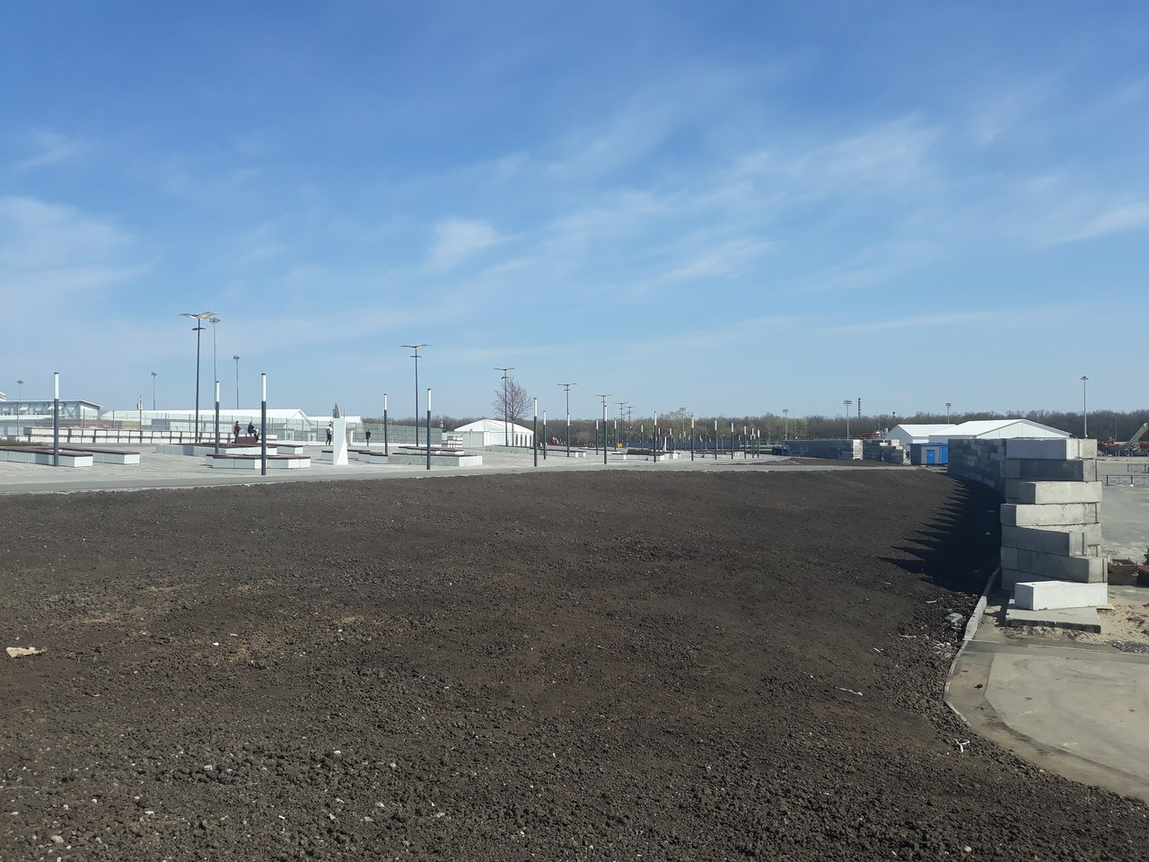 Скоро здесь будет газон