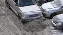 В Самаре снег с улиц убирает «Тойота-Лэнд-Крузер»