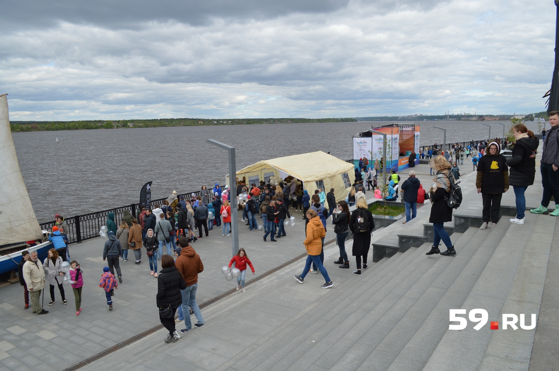 В Перми фестиваль по мотивам сериала прошел на городской набережной В Перми фестиваль по мотивам сериала прошел на городской набережной