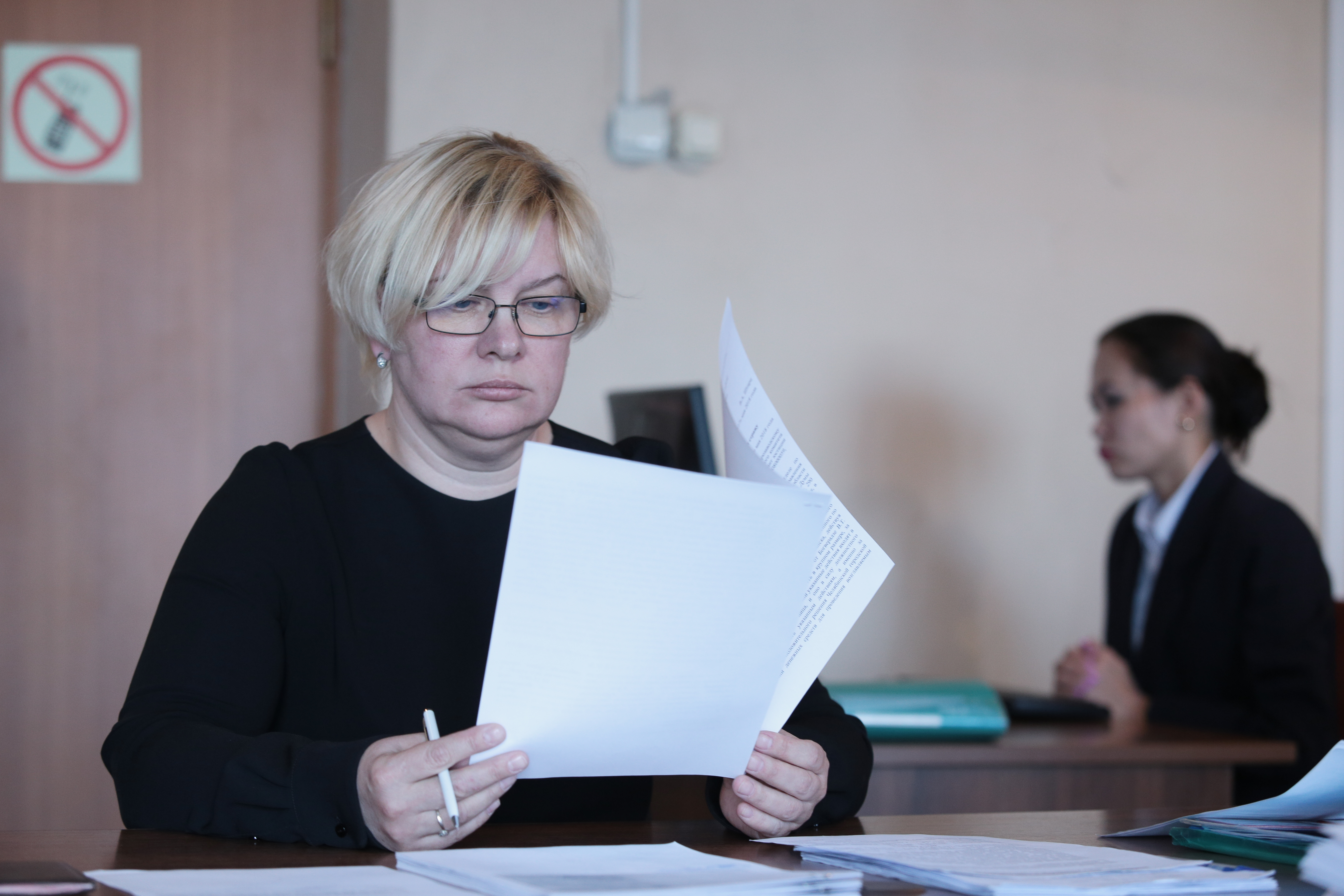 Адвокат Наталья Полякова эмоционально высказалась о загранпаспорте своего клиента как о весьма шатком поводе для заключения под стражу Адвокат Наталья Полякова эмоционально высказалась о загранпаспорте своего клиента как о весьма шатком поводе для заключения под стражу