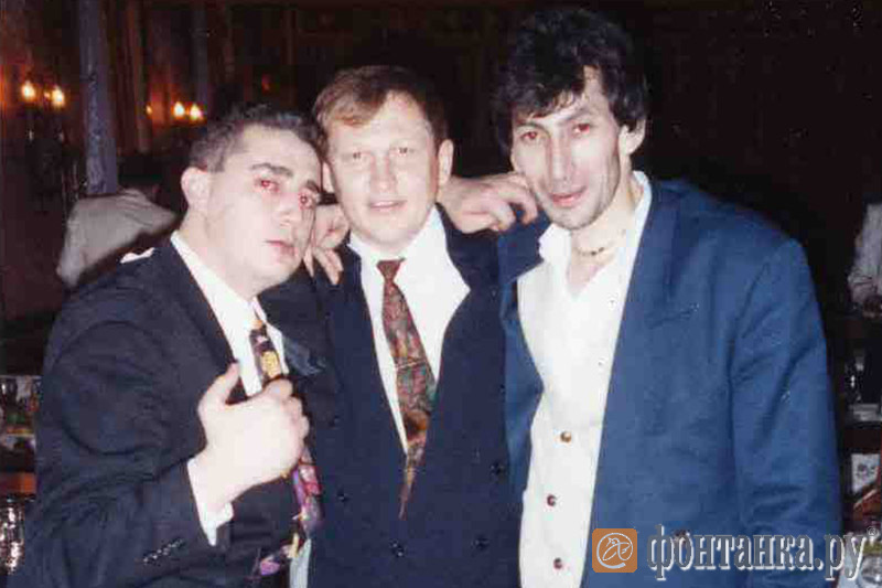 Сухумский (справа) и осужденный за убийство Галины Старовойтовой Глущенко (в центре)