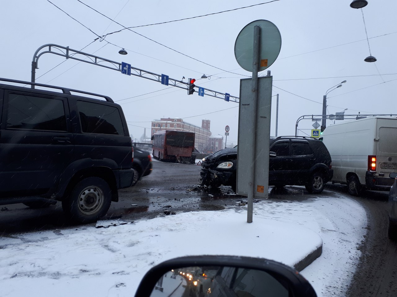ДТП на перекрестке Боровой и Обводного