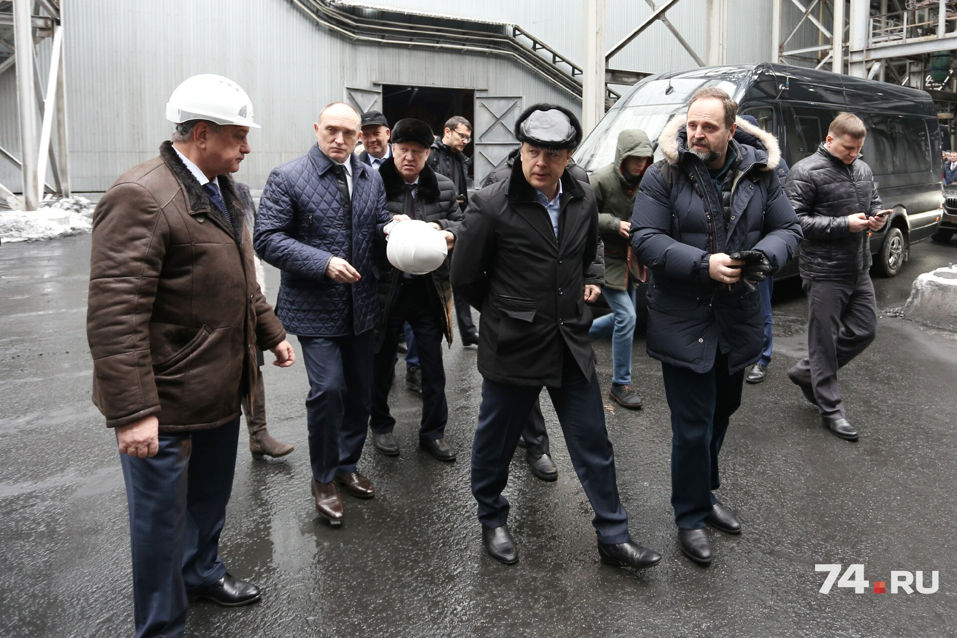 Собственники не появились, министра встречал гендиректор ЧЭМК Павел Ходоровский (слева) Собственники не появились, министра встречал гендиректор ЧЭМК Павел Ходоровский (слева)