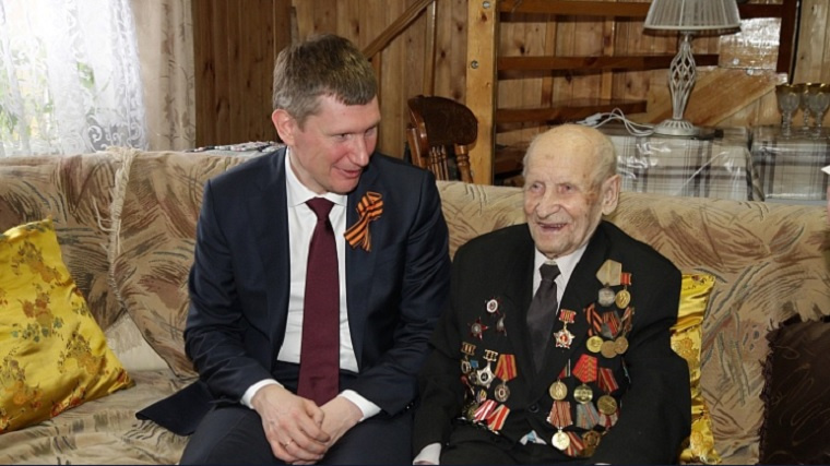 Губернатор приехал в гости к 103-летнему ветерану