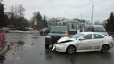 У администрации двух районов Ярославля столкнулись две машины
