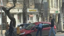 В центре Ростова Citroen провалился под асфальт