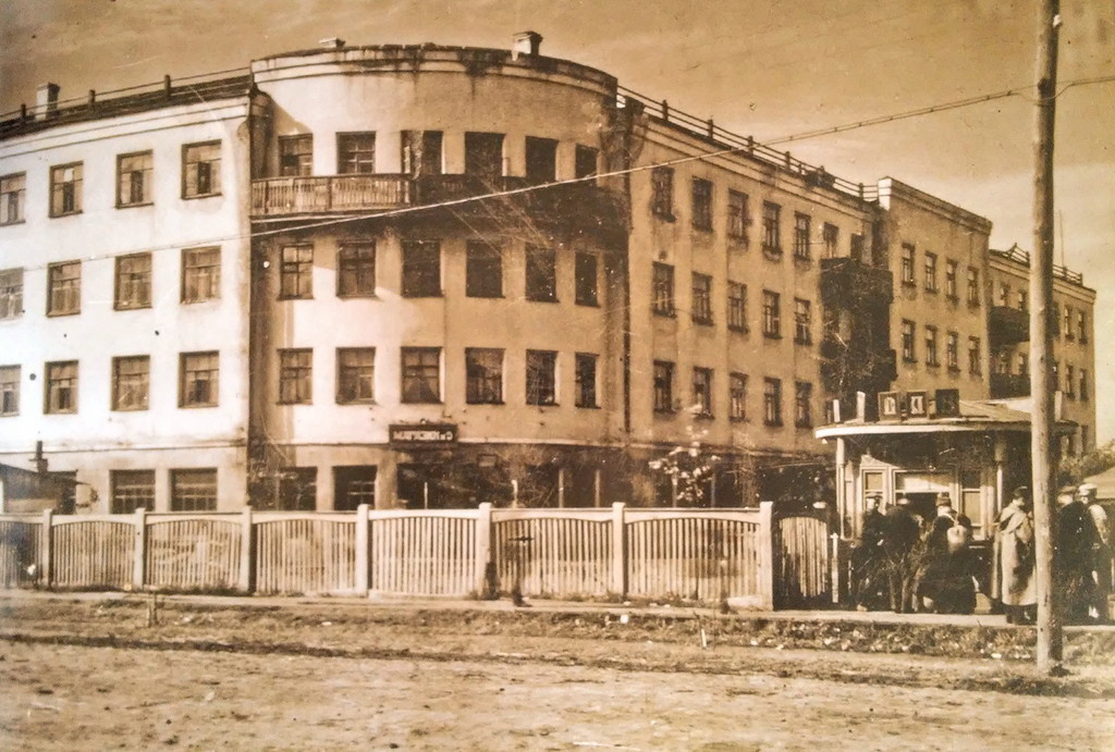 Гостиница «Заря», 1950-е гг. Белоснежное здание с деревянными балконами