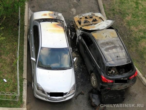 Иногда поджигают сразу несколько машин, иногда соседние загораются «за компанию»