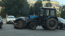 ДТП в центре Ярославля: трактор раздавил «десятку»