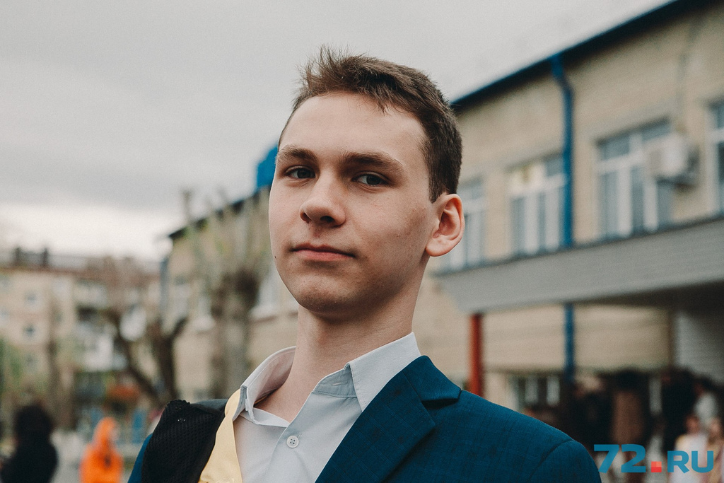 Насчёт профессии парень ещё окончательно не решил, но точно знает: со школьными друзьями будет общаться и дальше всегда-всегда Насчёт профессии парень ещё окончательно не решил, но точно знает: со школьными друзьями будет общаться и дальше всегда-всегда