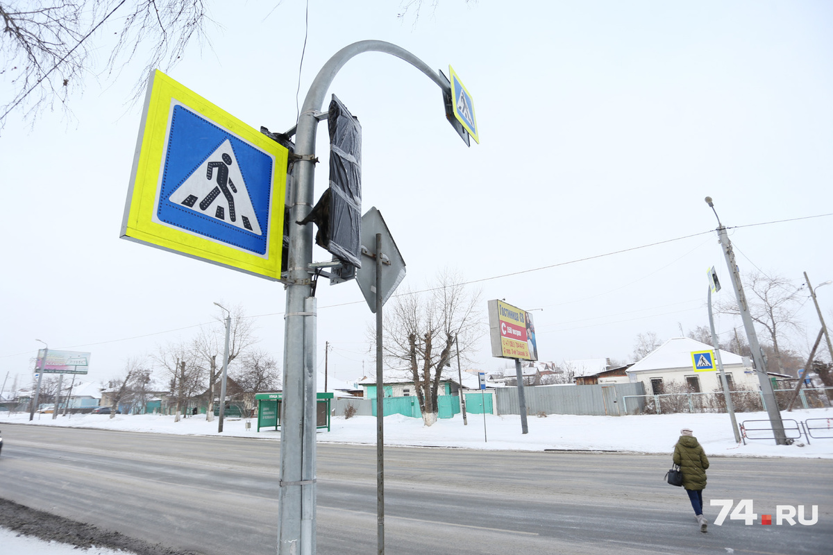 Местные жители возликовали — на перекрестке наконец-то начали устанавливать светофоры