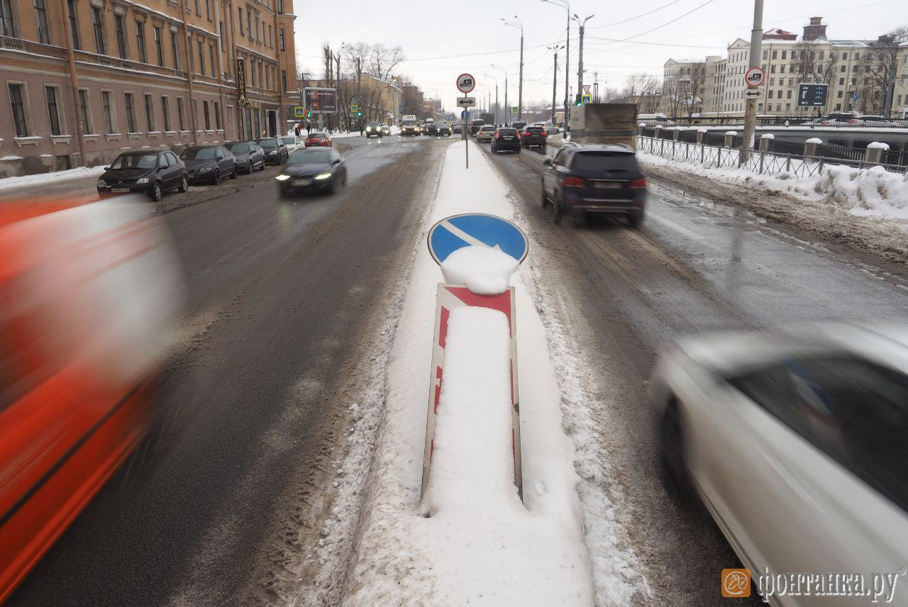 «Питерские снегопады настолько суровы, что гнут знаки». Набережная Обводного канала