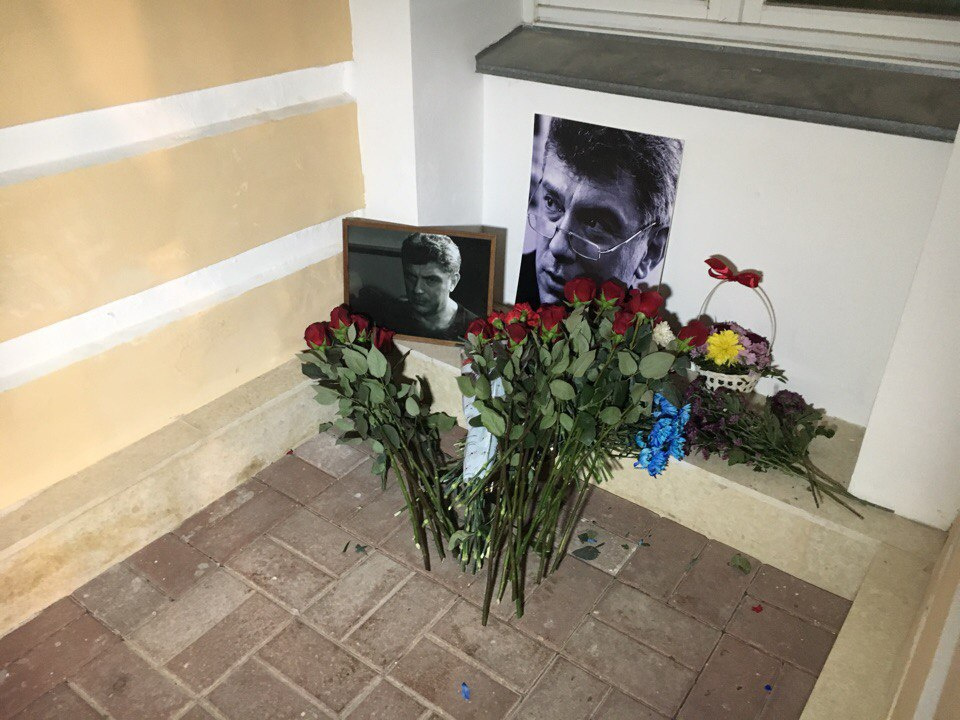Молчание. Портреты. Цветы