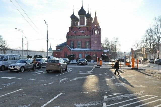 Парковки ярославль. Парковка, Ярославль, Богоявленская площадь. Богоявленская площадь круговое движение Ярославль. Богославская площадь Ярославль. Ярославль стоянка.