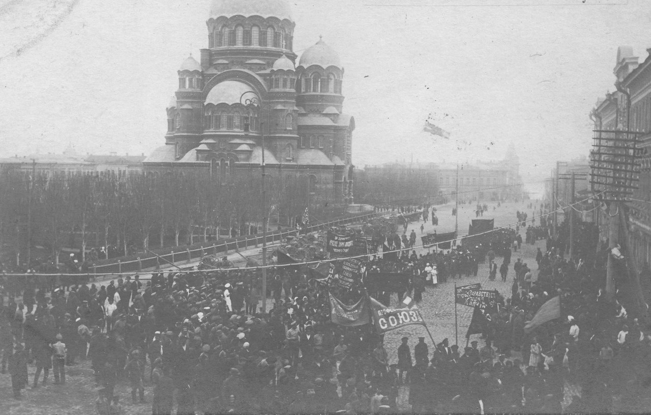Но скоро в Царицыне стали требовать свержения капитализма и власти трудовому народу Но скоро в Царицыне стали требовать свержения капитализма и власти трудовому народу