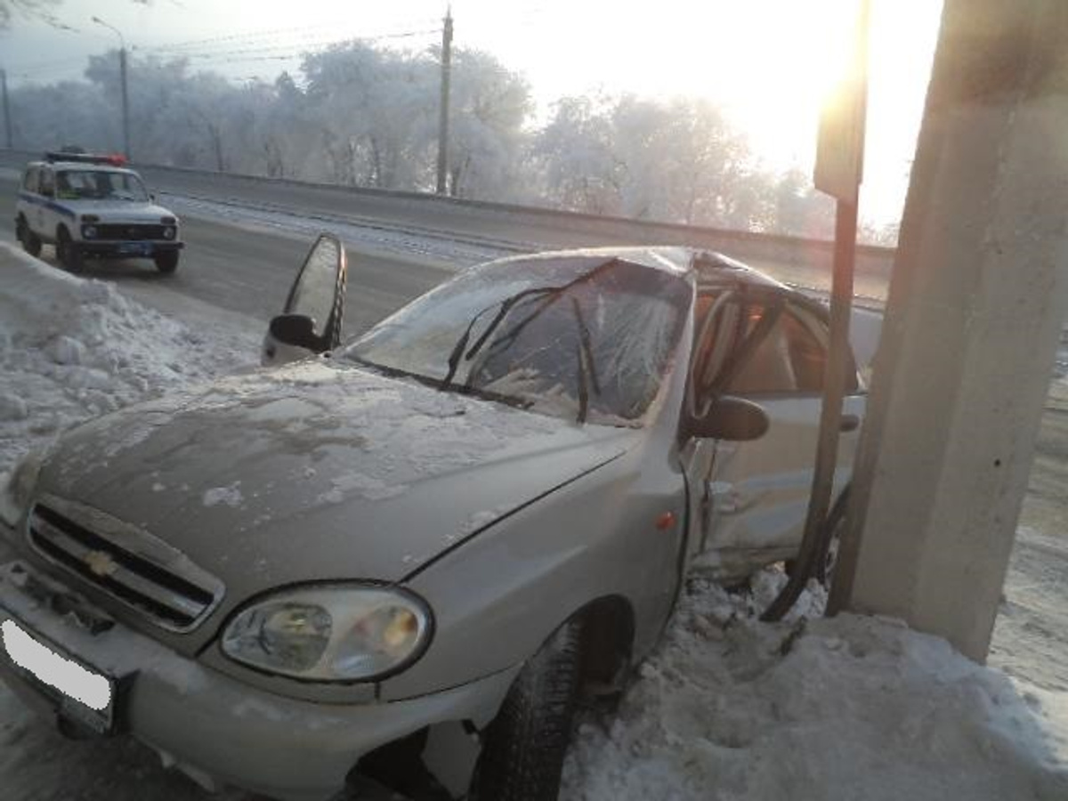 Автомобилистка ушла в занос на скользкой дороге Автомобилистка ушла в занос на скользкой дороге
