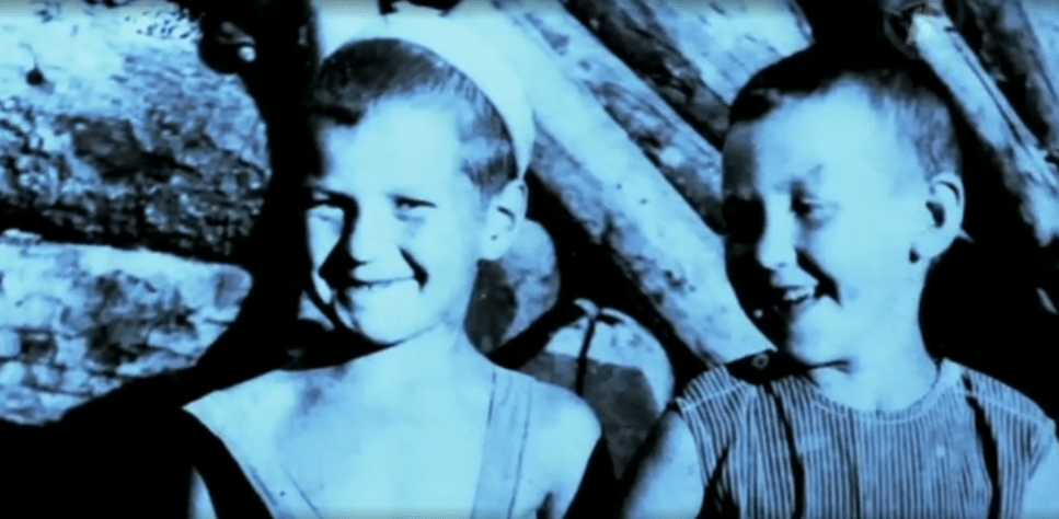 Георгий (слева) с другом детства