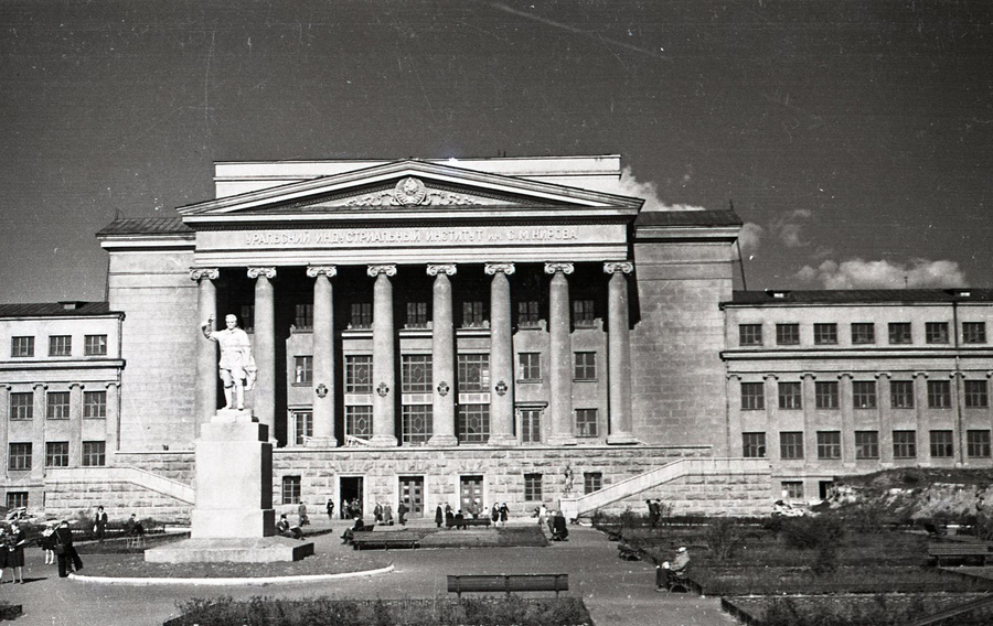 После постройки главного корпуса УПИ писательница Мариэтта Шагинян сравнила его с музеем изящных искусств. Снимок 1950–1960-х гг.
