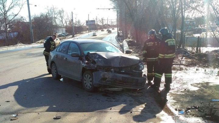 Беременная автоледи влетела в столб в Челябинске