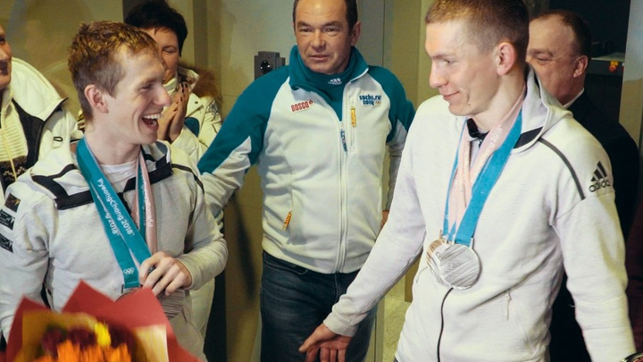 Семь олимпийских наград на двоих: в Рощино встретили тюменских лыжников Александра Большунова и Дениса Спицова